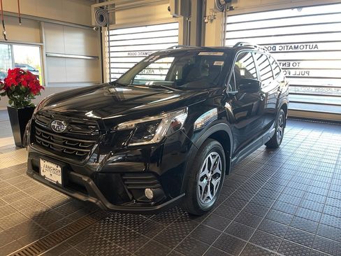 Used 2023 Subaru Forester Premium image 3
