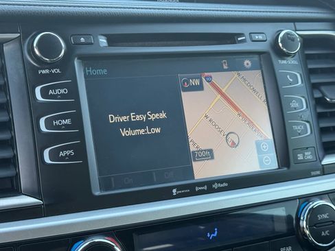 Used 2019 Toyota Highlander SE image 20