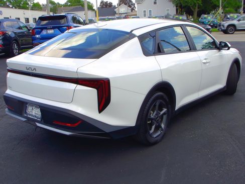 Used 2025 Kia K4 FWD image 2