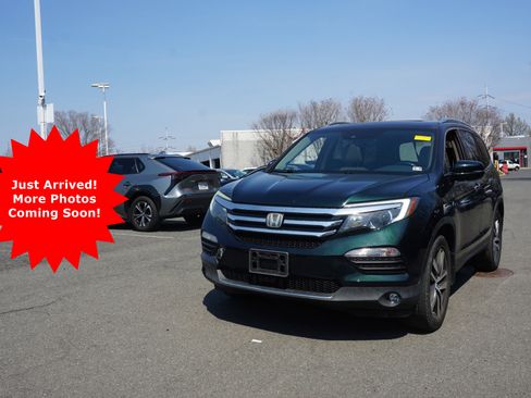 Used 2017 Honda Pilot Touring image 1