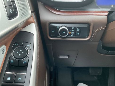 Used 2024 Ford Explorer King Ranch w/ Technology Package image 12