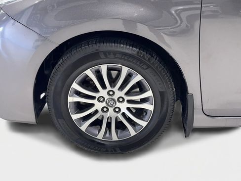 Used 2020 Toyota Sienna XLE image 34