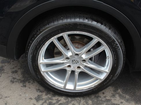 Used 2023 Porsche Cayenne image 25