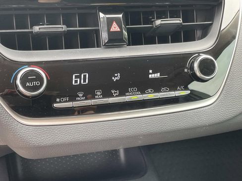 Used 2022 Toyota Corolla LE FWD image 30
