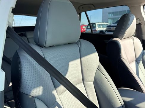 Used 2025 Subaru Outback Limited w/ Popular Package #2 image 31