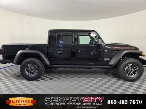 New 2025 Jeep Gladiator Mojave image 8