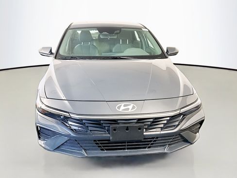 Used 2024 Hyundai Elantra SEL FWD image 2