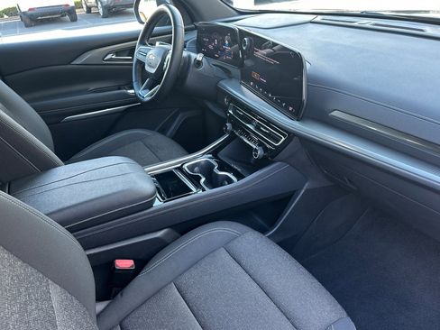 Used 2024 Chevrolet Traverse LT image 16