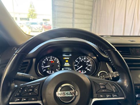 Used 2017 Nissan Rogue SV FWD image 20