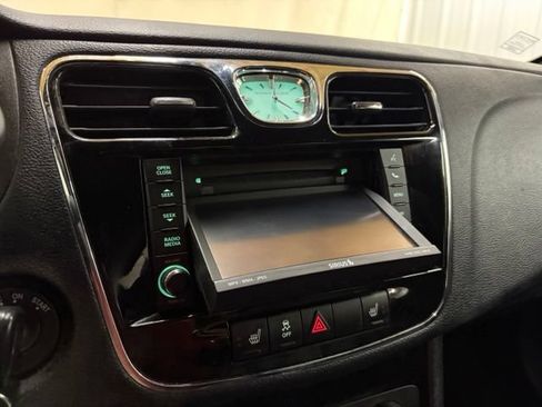 Used 2013 Chrysler 200 Limited FWD image 31