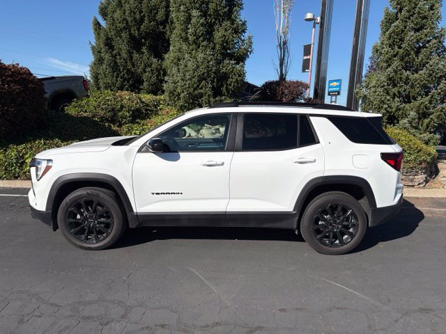 Used 2026 GMC Terrain Elevation w/ Elevation Premium Package AWD/4WD image 3