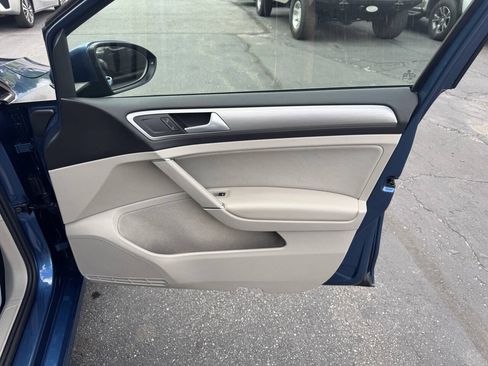 Used 2016 Volkswagen Golf S FWD image 23