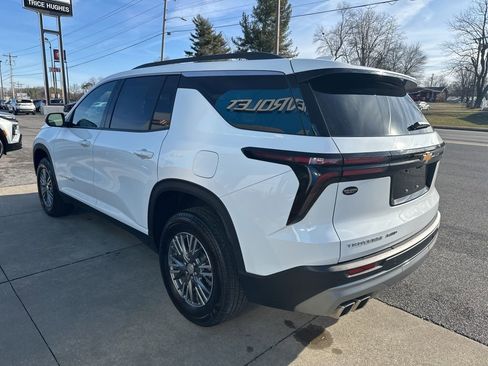 Used 2025 Chevrolet Traverse LT image 7