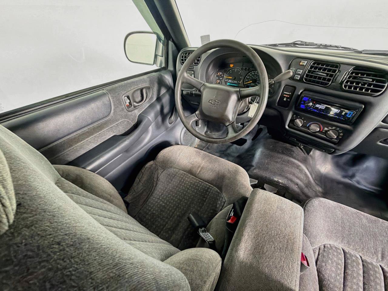 Used 2001 Chevrolet S10 Pickup 4x4 Extended Cab image 11