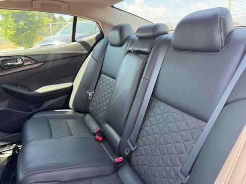 Used 2017 Nissan Maxima Platinum w/ Interior Lighting Package FWD image 8