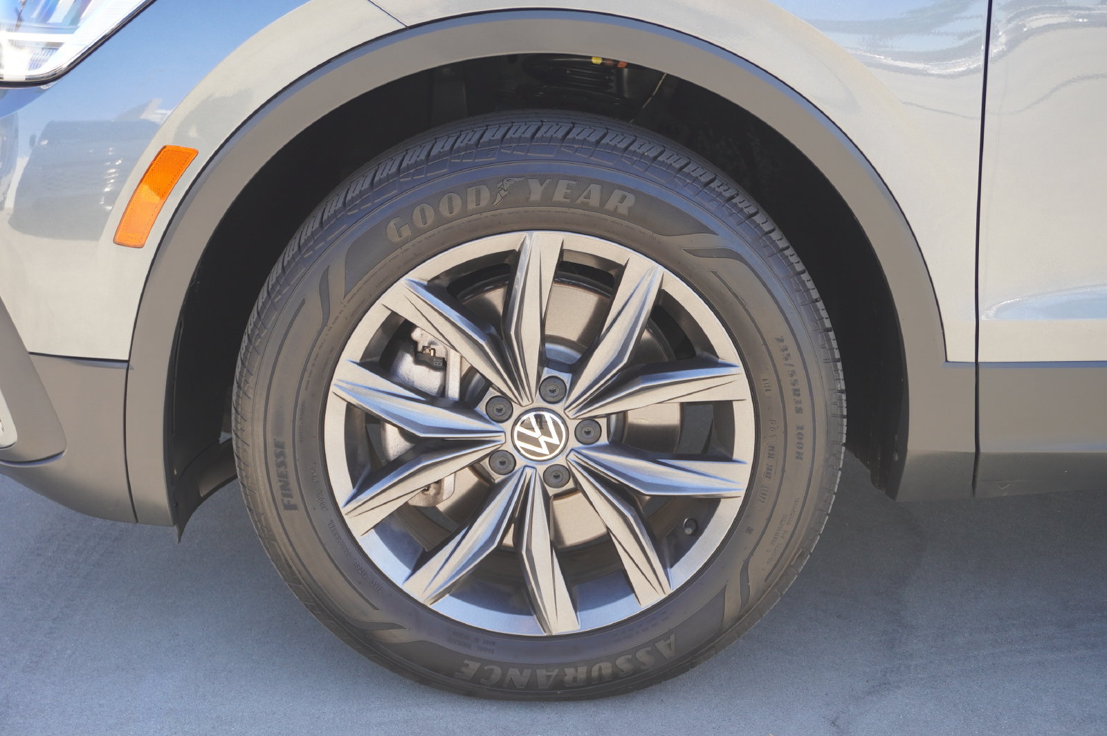 Used 2022 Volkswagen Tiguan SE FWD image 25