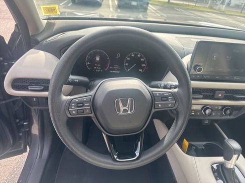Used 2024 Honda HR-V LX image 14