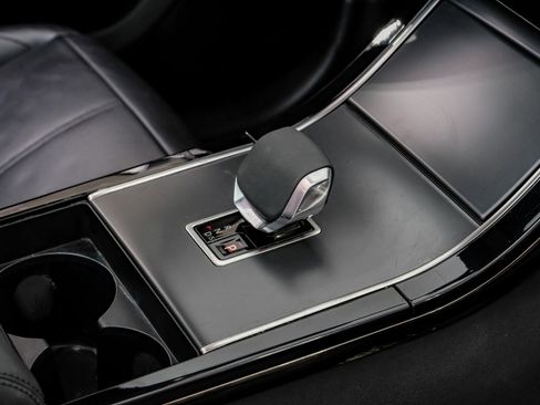 Used 2024 Land Rover Range Rover Velar Dynamic SE image 27