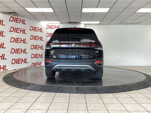 Used 2025 Volkswagen Taos SEL AWD/4WD image 6