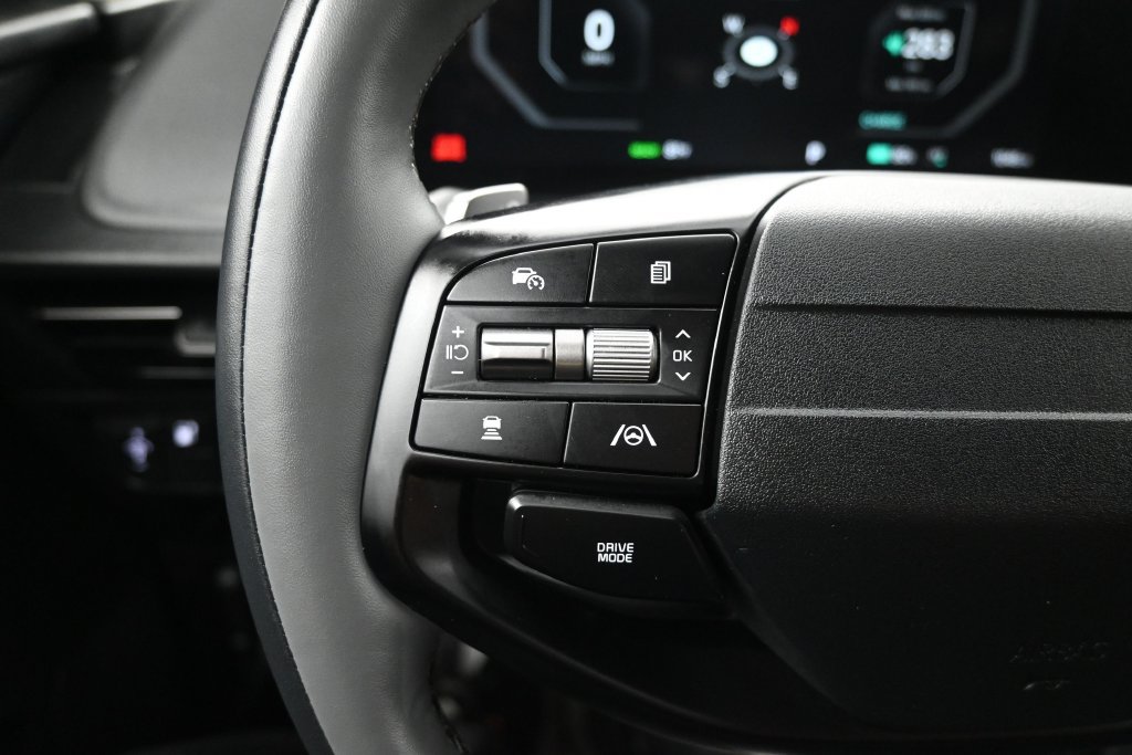Used 2025 Kia EV6 Light w/ Light LR Technology Package RWD image 18