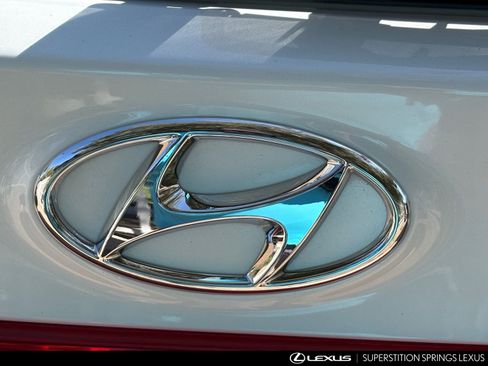 Used 2021 Hyundai Santa Fe Calligraphy image 9