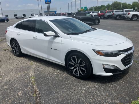 Used 2024 Chevrolet Malibu RS w/ LPO, Floor Liner Package FWD image 2
