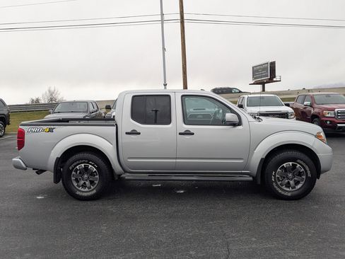 Used 2019 Nissan Frontier PRO-4X image 2