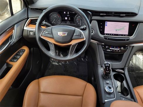 Used 2023 Cadillac XT5 Premium Luxury w/ Technology Package image 11