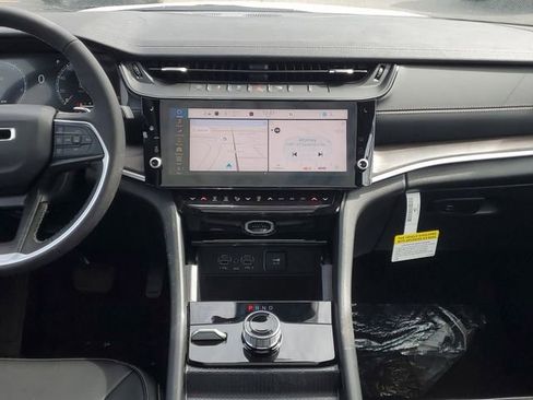 New 2026 Jeep Grand Cherokee Limited image 17