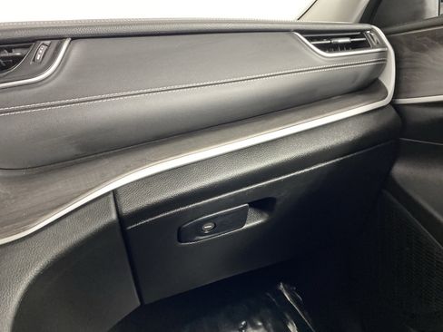 Used 2023 Jeep Grand Cherokee Limited AWD/4WD image 32