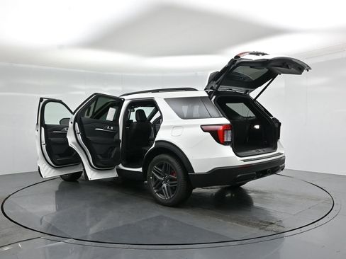 New 2026 Ford Explorer ST-Line image 35