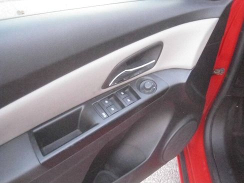 Used 2014 Chevrolet Cruze LS FWD image 13