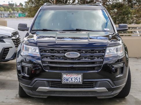 Used 2019 Ford Explorer XLT image 2