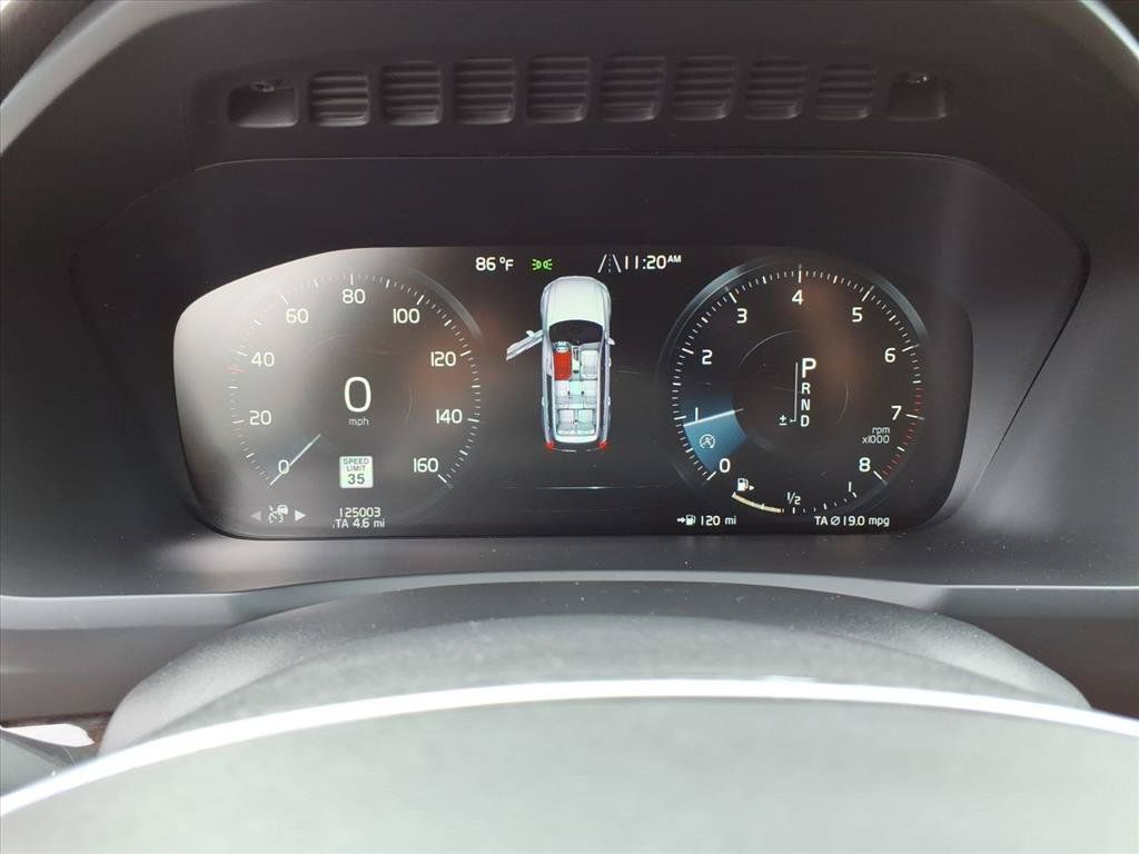 Used 2018 Volvo XC90 T6 Momentum w/ Momentum Plus Package AWD/4WD image 18