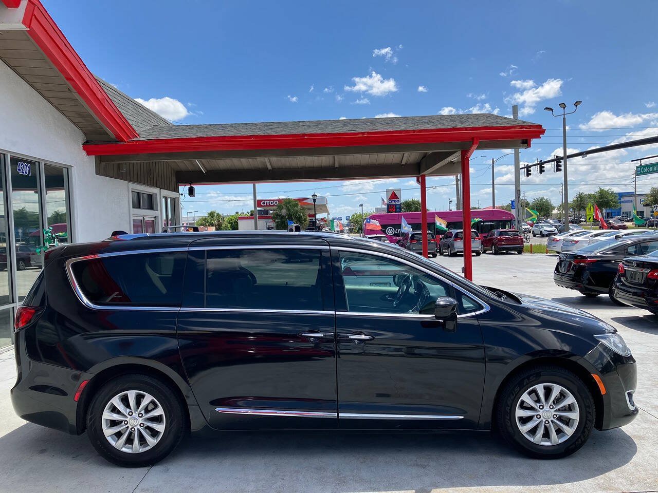 Used 2019 Chrysler Pacifica Touring-L FWD image 8