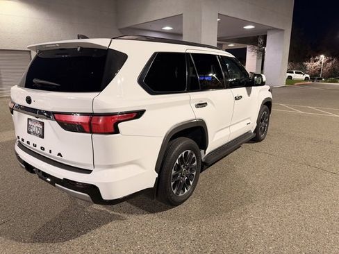 Used 2023 Toyota Sequoia Limited image 4