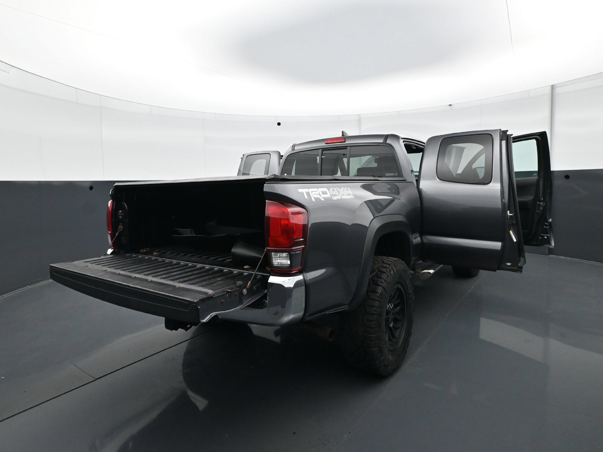 Used 2019 Toyota Tacoma TRD Off-Road AWD/4WD image 32