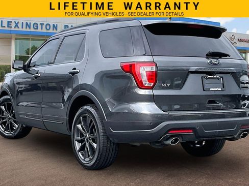 Used 2018 Ford Explorer XLT AWD/4WD image 2