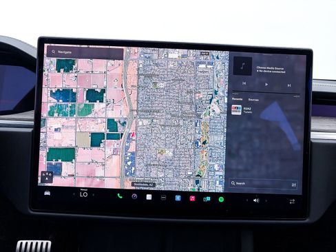 Used 2022 Tesla Model S image 4