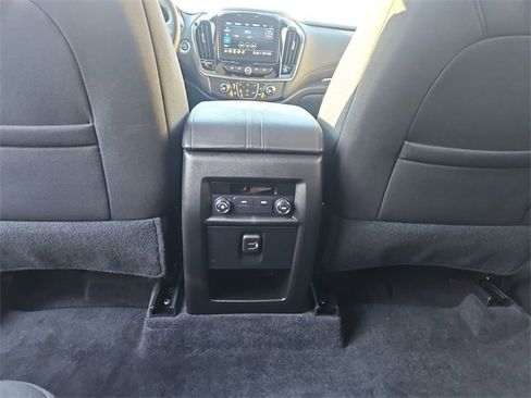 Used 2023 Chevrolet Traverse LT image 21