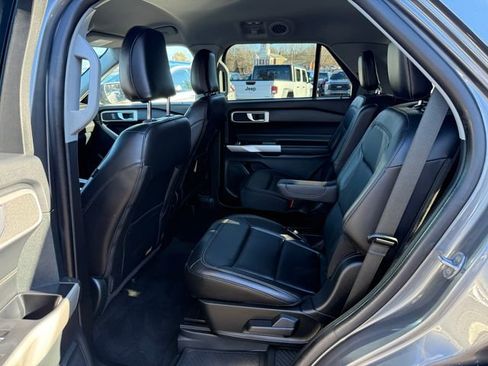 Used 2023 Ford Explorer XLT w/ Equipment Group 202A image 4