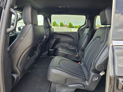 Used 2026 Chrysler Pacifica Select AWD/4WD image 13