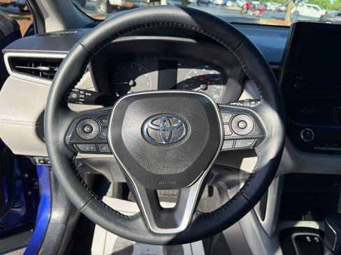 Used 2025 Toyota Corolla Cross LE FWD image 7