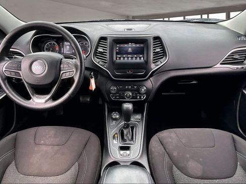 Used 2019 Jeep Cherokee Latitude w/ Popular Appearance Group image 16