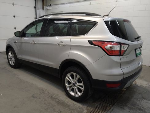 Used 2018 Ford Escape SE w/ Ford Safe & Smart Package AWD/4WD image 3
