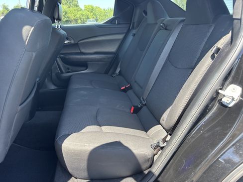 Used 2012 Dodge Avenger SE FWD image 19