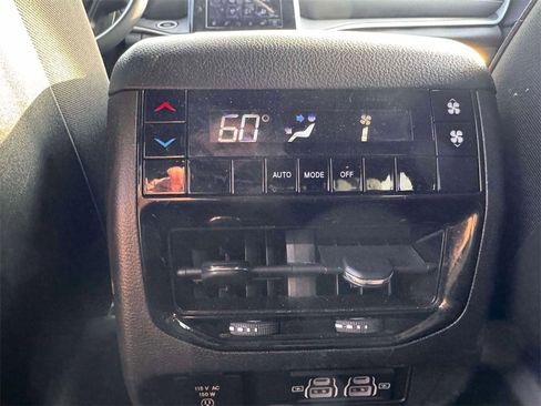 Used 2024 Jeep Grand Cherokee L Laredo image 11