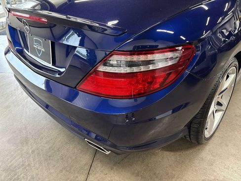 Used 2014 Mercedes-Benz SLK 350 w/ Sport Package image 27
