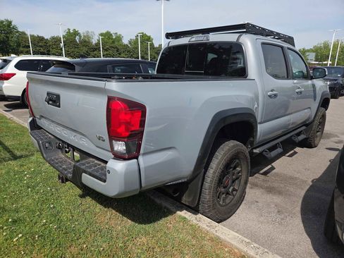 Used 2019 Toyota Tacoma TRD Off-Road AWD/4WD image 5