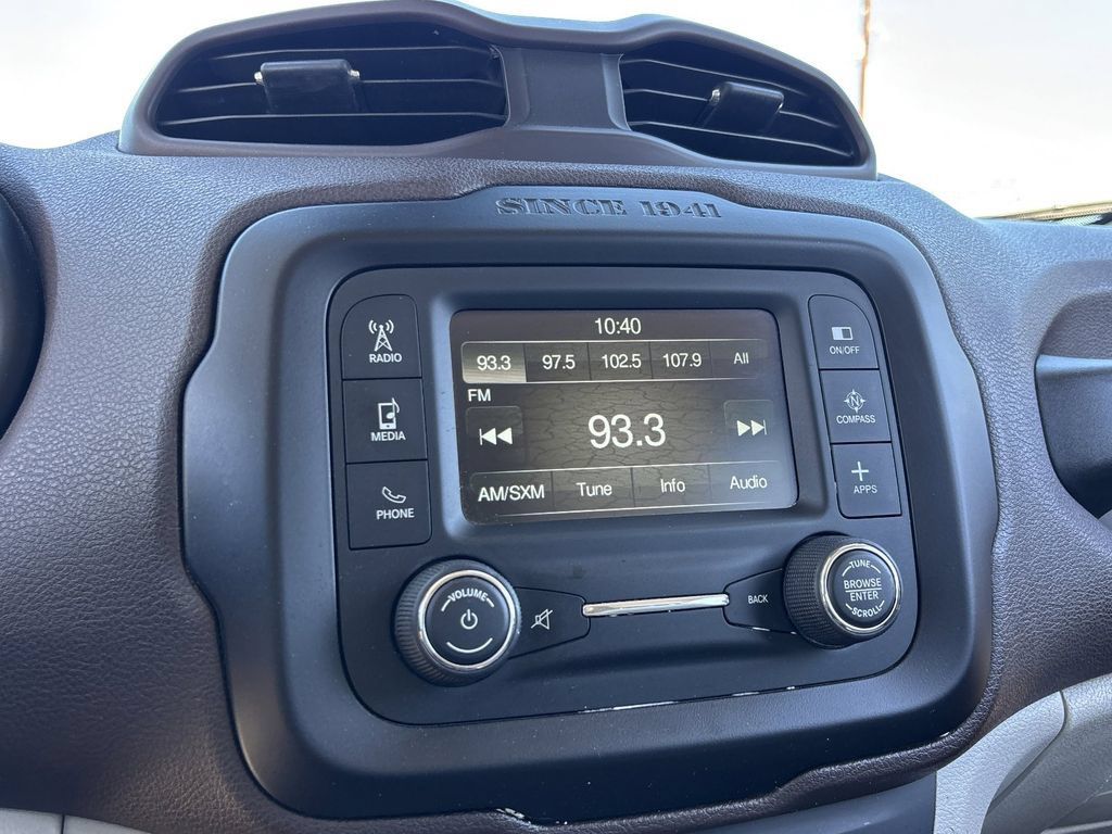Used 2017 Jeep Renegade Latitude w/ Popular Equipment Group FWD image 23